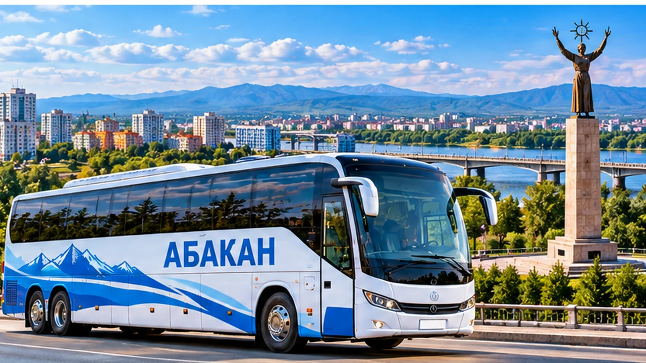Пассажирский автобус Абакан на фоне города Абакана